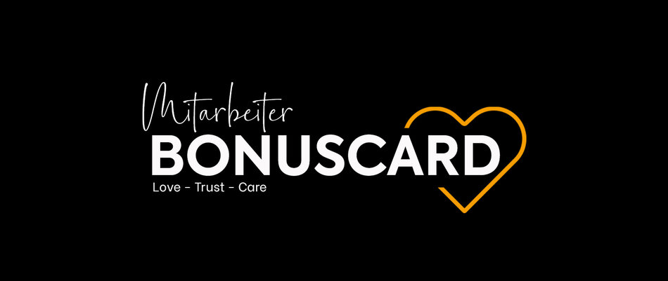 Mitarbeiter BONUSCARD-Logo mit orangefarbenem Herz vor schwarzem Hintergrund